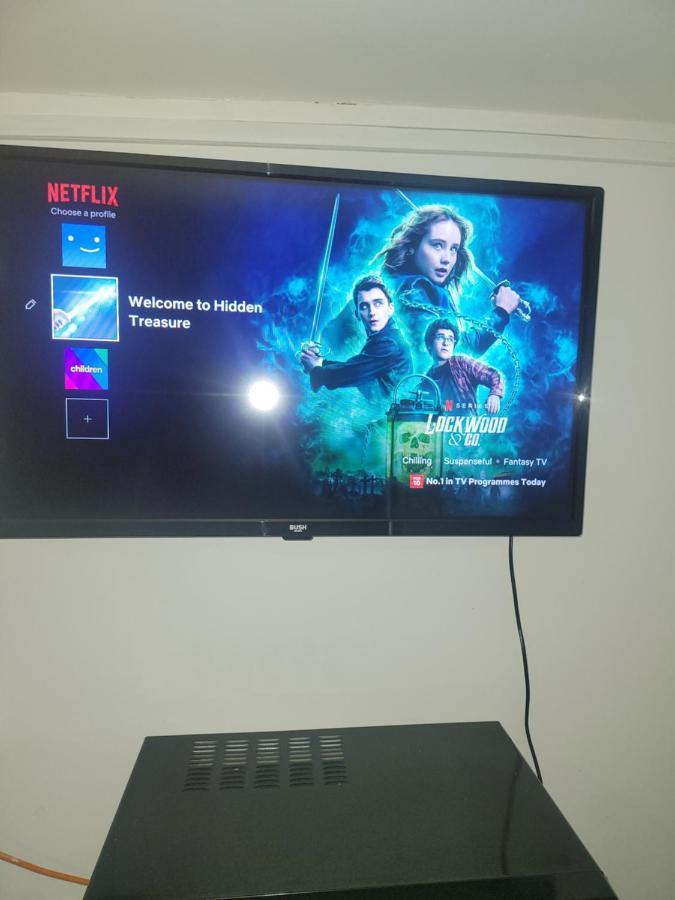 Hidden Treasure-Netflix And Wi-Fi-Basement Flat Apartman Gillingham  Kültér fotó